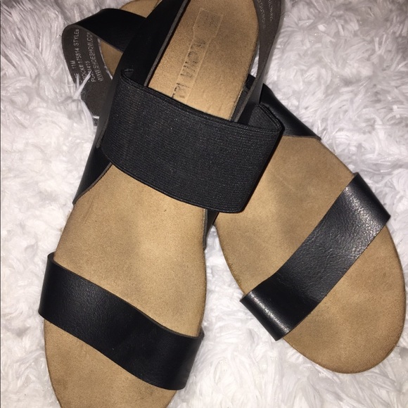 Sandals - Picture 1 of 2